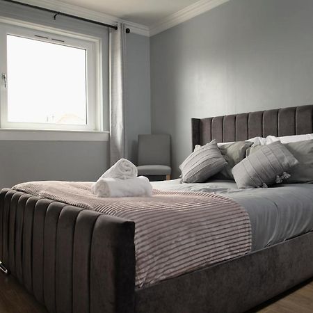 Modern 2-Bed Haven, Free Parking Apartman Edinburgh Kültér fotó