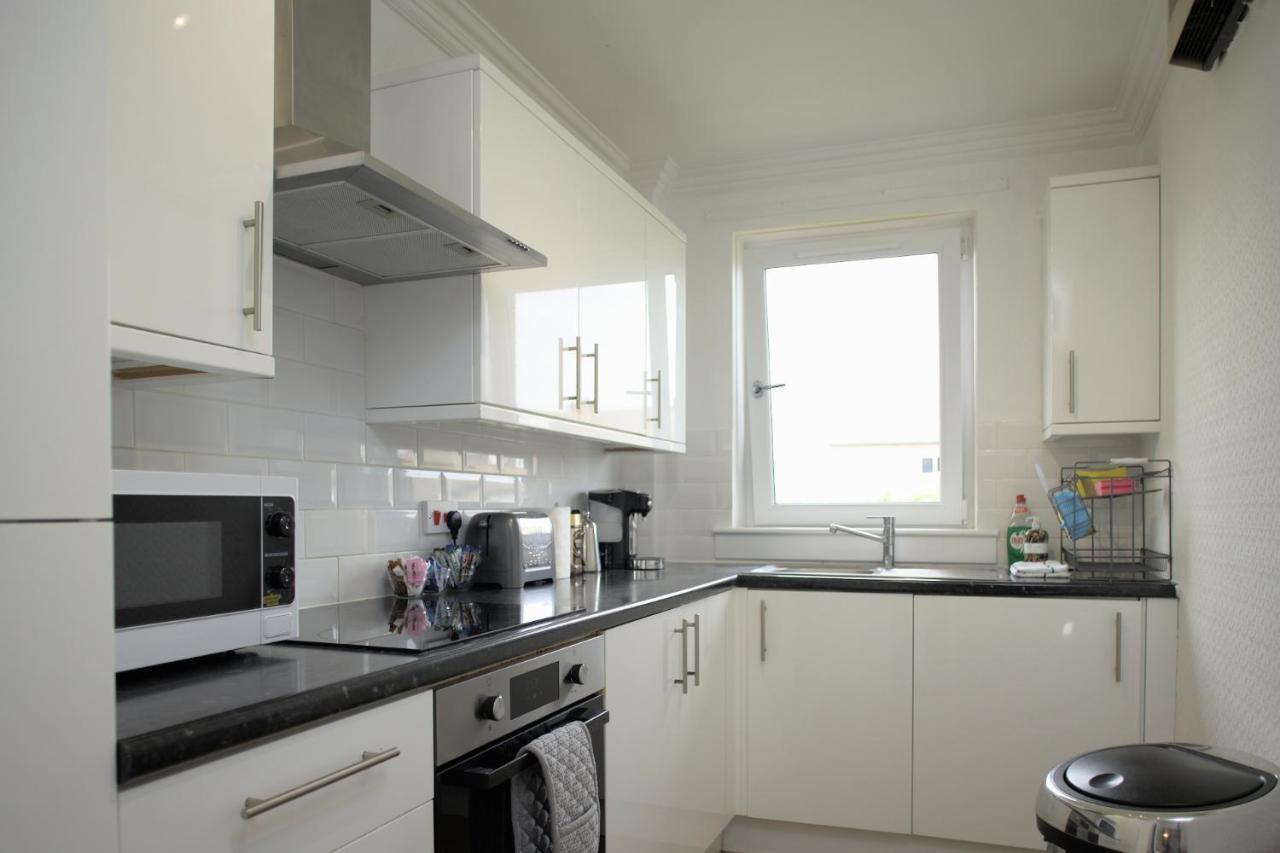 Modern 2-Bed Haven, Free Parking Apartman Edinburgh Kültér fotó